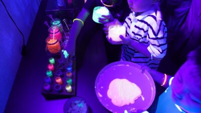 Panbil Group Suskes Gelar ” Neon Slime Adventure ” Acara Kreatif Bagi Anak – Anak