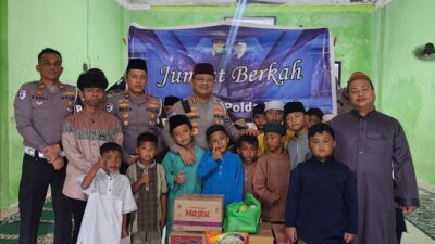 Polantas Menyapa ” Jum’at Berkah ” Ditlantas Polda Kepri Kunjungi Dua Panti Asuhan Di Batam