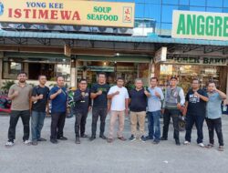 PNBC Berbagi ” Jum’at Berkah ” Ratusan Nasi Dibagikan Ke Pengguna Jalan Dan Warga