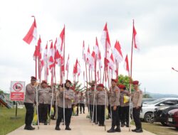 Tak Hanya Berantas Narkoba, Ditresnarkoba Polda Kepri Hadir Berbagi Sembako Dan Kobarkan Nasionalisme Di Tanjung Uma