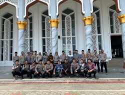 Polsek Siantan Gelar Jumat Berkah, Bagikan 110 Kotak Makanan kepada Jamaah