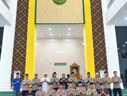Subuh Keliling Di Masjid Agung Baitul Makmur, Polsek Siantan Perkuat Silaturahmi Dengan Masyarakat